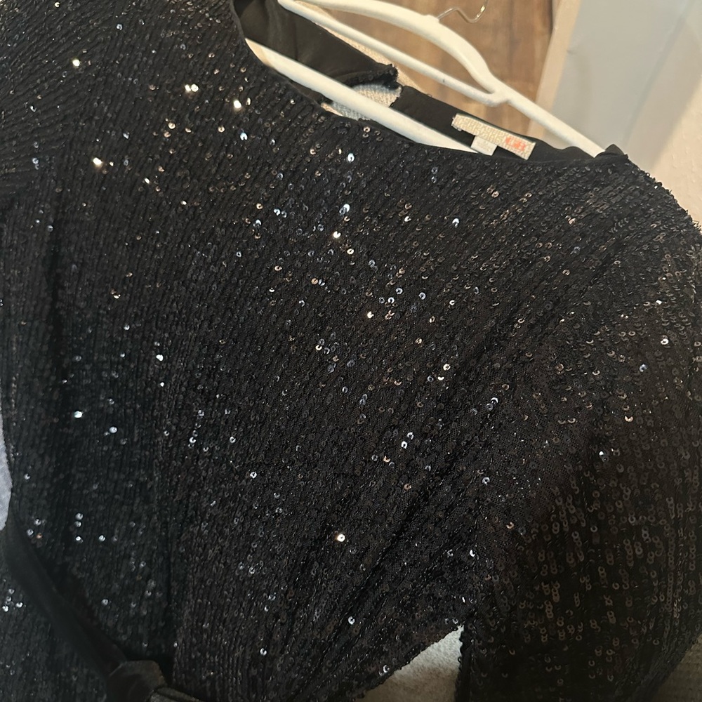 Solid black sequin GB dress!🖤